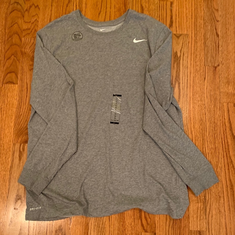 NWOT Men's XL long sleeved Nike T-shirt